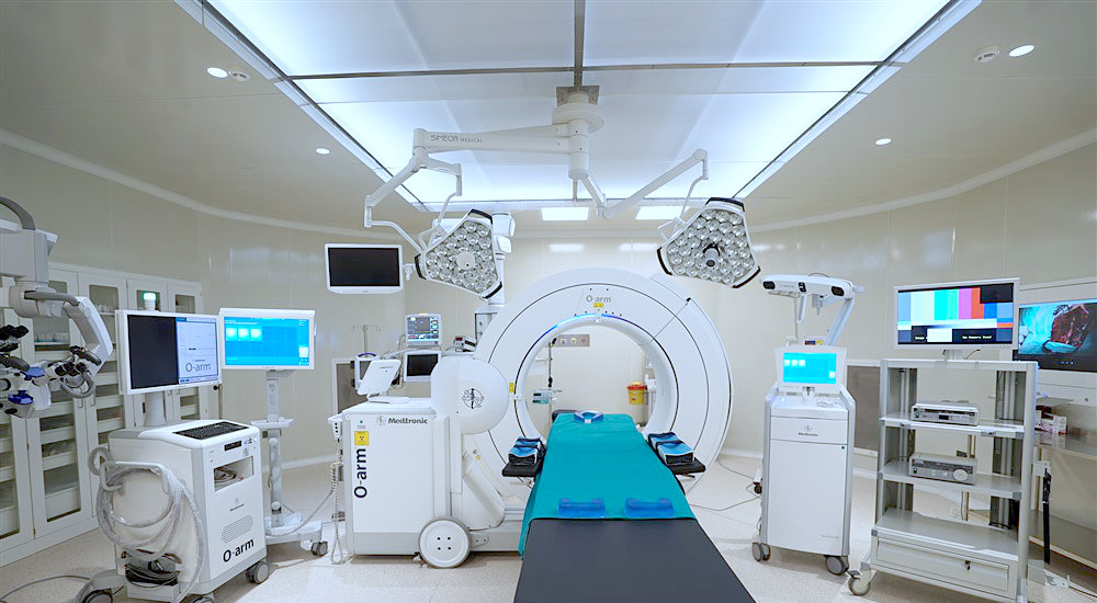 NP İstanbul Brain Hospital Ultra Clean surgery room